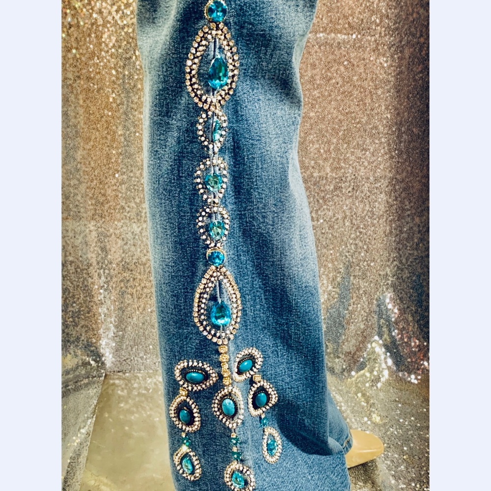 Sassy Thai - Beautiful blue jeans